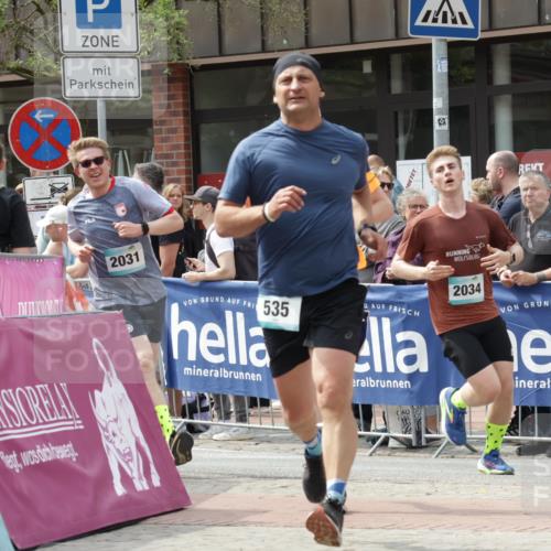 10.05.2026 - 8. Wedeler Halbmarathon Yannick Fuchs http://msf.ph/oto/9736377 10.05.2026 12:01:38 Ziel 462, 535, 2031, 2034 meine-sportfotos.de