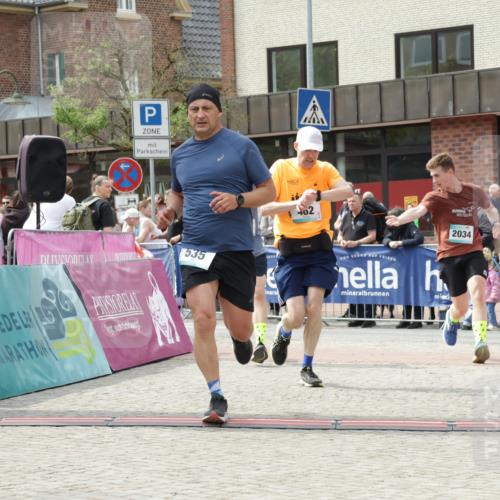 10.05.2026 - 8. Wedeler Halbmarathon Yannick Fuchs http://msf.ph/oto/9736382 10.05.2026 12:01:39 Ziel 462, 535, 2031, 2034 meine-sportfotos.de