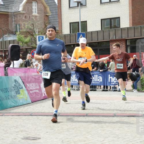 10.05.2026 - 8. Wedeler Halbmarathon Yannick Fuchs http://msf.ph/oto/9736384 10.05.2026 12:01:39 Ziel 462, 535, 2031, 2034 meine-sportfotos.de