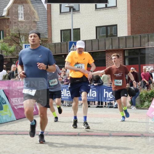 10.05.2026 - 8. Wedeler Halbmarathon Yannick Fuchs http://msf.ph/oto/9736385 10.05.2026 12:01:39 Ziel 462, 535, 2031, 2034 meine-sportfotos.de