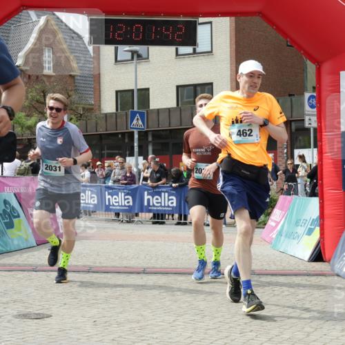 10.05.2026 - 8. Wedeler Halbmarathon Yannick Fuchs http://msf.ph/oto/9736390 10.05.2026 12:01:40 Ziel 462, 535, 643, 2031, 2034 meine-sportfotos.de