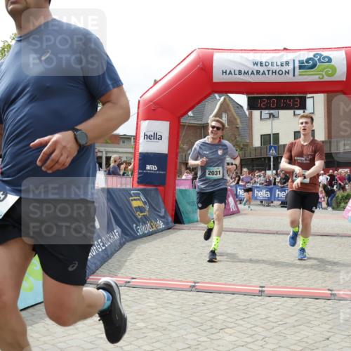 10.05.2026 - 8. Wedeler Halbmarathon Yannick Fuchs http://msf.ph/oto/9736394 10.05.2026 12:01:41 Ziel 462, 535, 643, 2031, 2034 meine-sportfotos.de