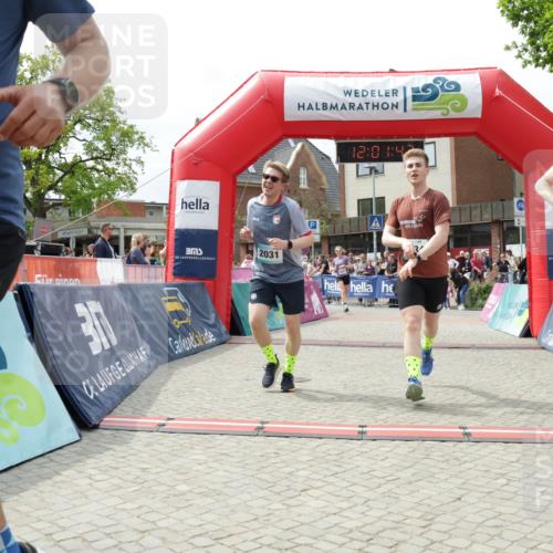 10.05.2026 - 8. Wedeler Halbmarathon Yannick Fuchs http://msf.ph/oto/9736395 10.05.2026 12:01:41 Ziel 462, 535, 643, 2031, 2034 meine-sportfotos.de