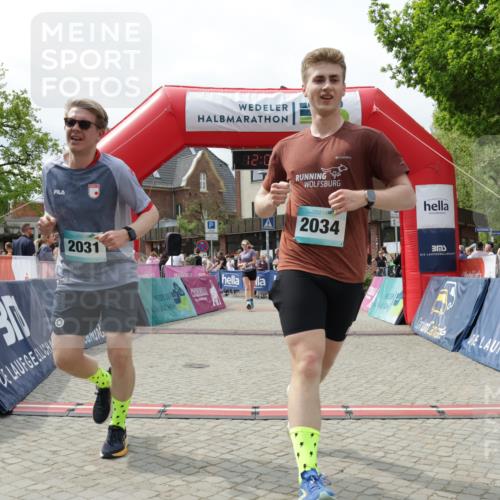 10.05.2026 - 8. Wedeler Halbmarathon Yannick Fuchs http://msf.ph/oto/9736398 10.05.2026 12:01:42 Ziel 462, 535, 643, 2031, 2034 meine-sportfotos.de