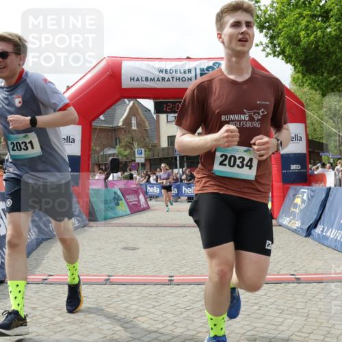 10.05.2026 - 8. Wedeler Halbmarathon Yannick Fuchs http://msf.ph/oto/9736399 10.05.2026 12:01:42 Ziel 462, 535, 643, 2031, 2034 meine-sportfotos.de