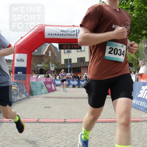 10.05.2026 - 8. Wedeler Halbmarathon Yannick Fuchs http://msf.ph/oto/9736400 10.05.2026 12:01:42 Ziel 462, 535, 643, 2031, 2034 meine-sportfotos.de