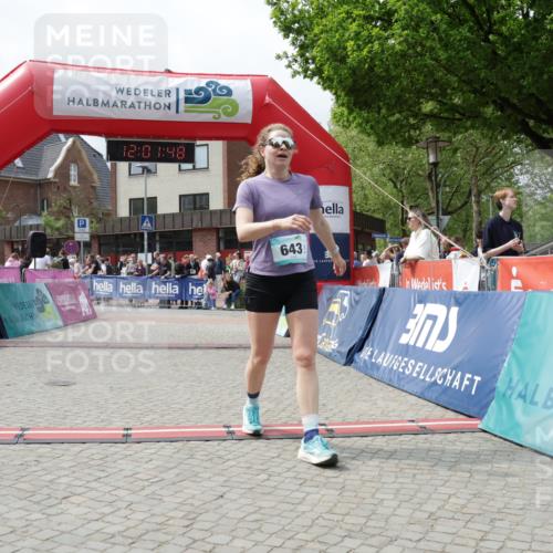 10.05.2026 - 8. Wedeler Halbmarathon Yannick Fuchs http://msf.ph/oto/9736416 10.05.2026 12:01:46 Ziel 643, 2031, 2034 meine-sportfotos.de
