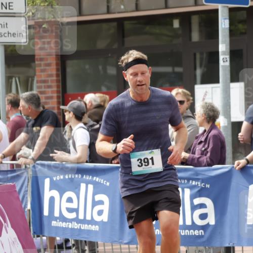 10.05.2026 - 8. Wedeler Halbmarathon Yannick Fuchs http://msf.ph/oto/9736418 10.05.2026 12:01:54 Ziel 391 meine-sportfotos.de