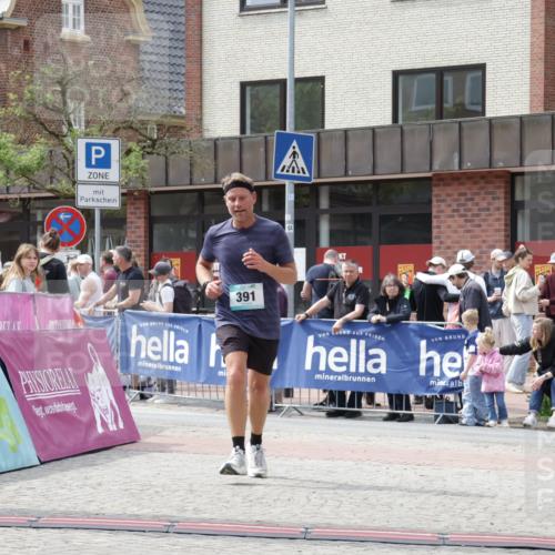 10.05.2026 - 8. Wedeler Halbmarathon Yannick Fuchs http://msf.ph/oto/9736420 10.05.2026 12:01:55 Ziel 391 meine-sportfotos.de