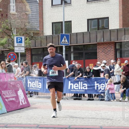 10.05.2026 - 8. Wedeler Halbmarathon Yannick Fuchs http://msf.ph/oto/9736421 10.05.2026 12:01:55 Ziel 391 meine-sportfotos.de
