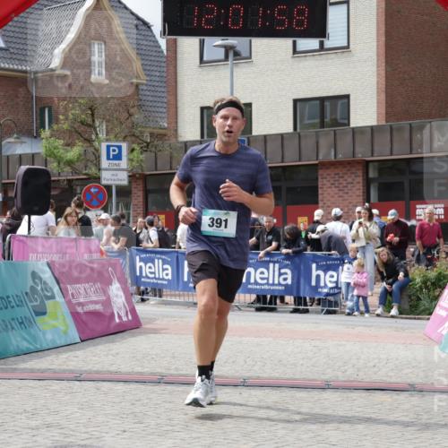 10.05.2026 - 8. Wedeler Halbmarathon Yannick Fuchs http://msf.ph/oto/9736423 10.05.2026 12:01:56 Ziel 391 meine-sportfotos.de
