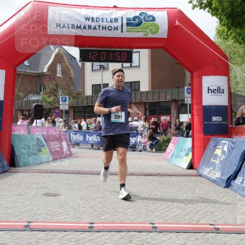 10.05.2026 - 8. Wedeler Halbmarathon Yannick Fuchs http://msf.ph/oto/9736426 10.05.2026 12:01:57 Ziel 391 meine-sportfotos.de