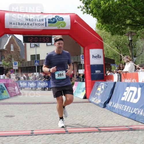 10.05.2026 - 8. Wedeler Halbmarathon Yannick Fuchs http://msf.ph/oto/9736429 10.05.2026 12:01:57 Ziel 391 meine-sportfotos.de