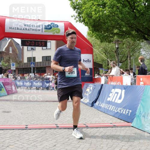 10.05.2026 - 8. Wedeler Halbmarathon Yannick Fuchs http://msf.ph/oto/9736431 10.05.2026 12:01:57 Ziel 391 meine-sportfotos.de