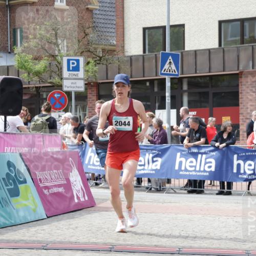 10.05.2026 - 8. Wedeler Halbmarathon Yannick Fuchs http://msf.ph/oto/9736436 10.05.2026 12:02:28 Ziel 435, 2044 meine-sportfotos.de