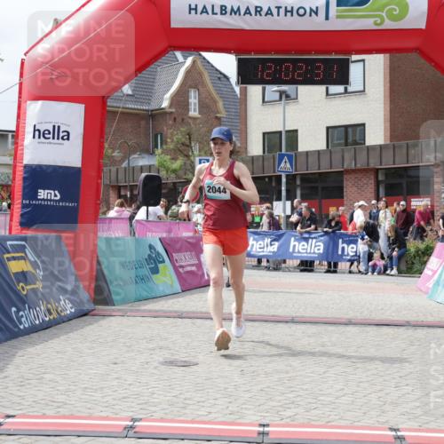 10.05.2026 - 8. Wedeler Halbmarathon Yannick Fuchs http://msf.ph/oto/9736441 10.05.2026 12:02:29 Ziel 435, 2044 meine-sportfotos.de