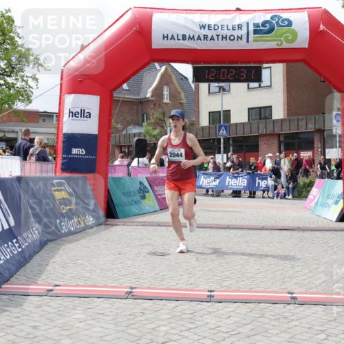 10.05.2026 - 8. Wedeler Halbmarathon Yannick Fuchs http://msf.ph/oto/9736442 10.05.2026 12:02:29 Ziel 435, 2044 meine-sportfotos.de