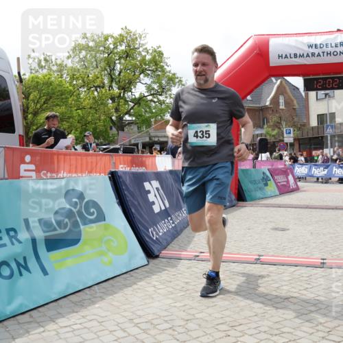 10.05.2026 - 8. Wedeler Halbmarathon Yannick Fuchs http://msf.ph/oto/9736454 10.05.2026 12:02:32 Ziel 435, 2044 meine-sportfotos.de