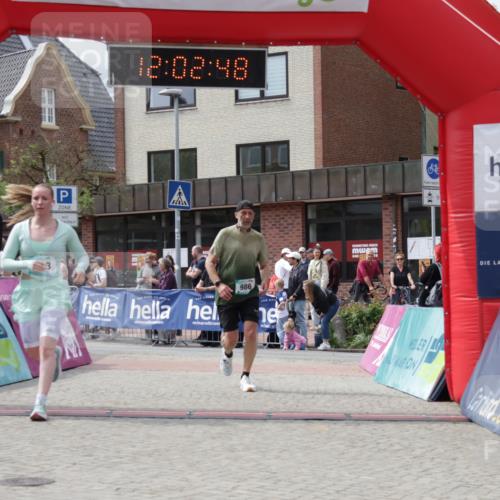 10.05.2026 - 8. Wedeler Halbmarathon Yannick Fuchs http://msf.ph/oto/9736461 10.05.2026 12:02:46 Ziel 813, 986 meine-sportfotos.de