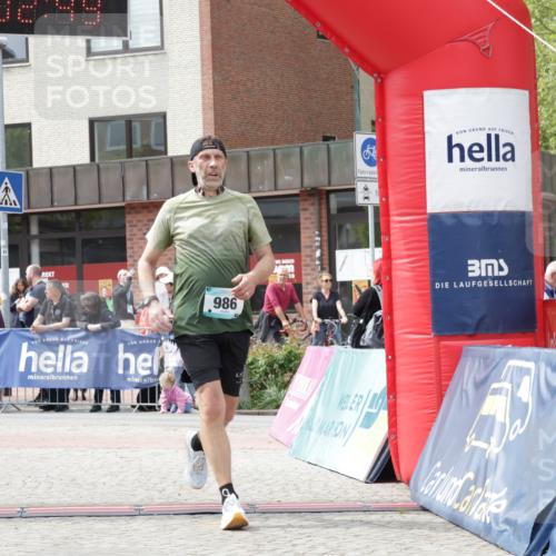 10.05.2026 - 8. Wedeler Halbmarathon Yannick Fuchs http://msf.ph/oto/9736463 10.05.2026 12:02:48 Ziel 813, 986 meine-sportfotos.de