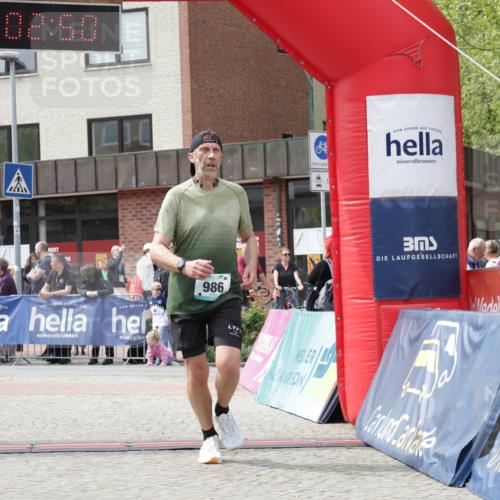 10.05.2026 - 8. Wedeler Halbmarathon Yannick Fuchs http://msf.ph/oto/9736464 10.05.2026 12:02:48 Ziel 813, 986 meine-sportfotos.de