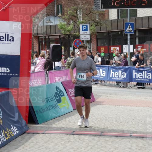 10.05.2026 - 8. Wedeler Halbmarathon Yannick Fuchs http://msf.ph/oto/9736474 10.05.2026 12:02:55 Ziel 819 meine-sportfotos.de