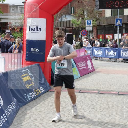 10.05.2026 - 8. Wedeler Halbmarathon Yannick Fuchs http://msf.ph/oto/9736479 10.05.2026 12:02:57 Ziel 819 meine-sportfotos.de