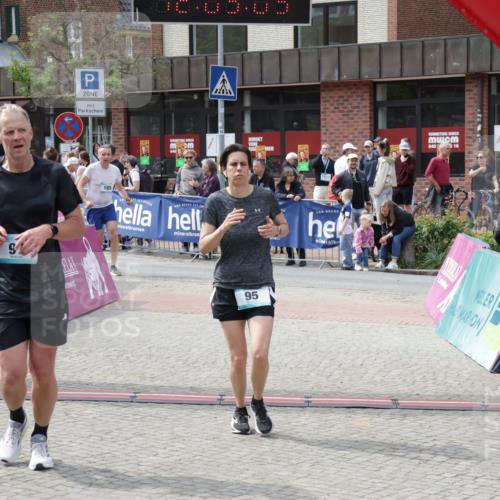 10.05.2026 - 8. Wedeler Halbmarathon Yannick Fuchs http://msf.ph/oto/9736486 10.05.2026 12:03:03 Ziel 95, 97, 185 meine-sportfotos.de