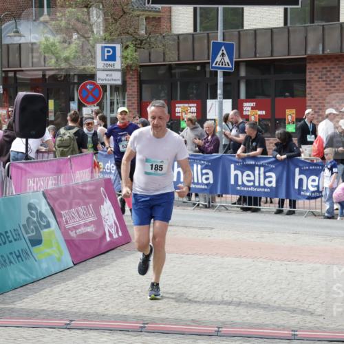 10.05.2026 - 8. Wedeler Halbmarathon Yannick Fuchs http://msf.ph/oto/9736491 10.05.2026 12:03:06 Ziel 95, 97, 185, 229, 531 meine-sportfotos.de