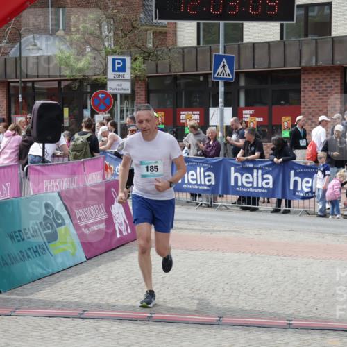 10.05.2026 - 8. Wedeler Halbmarathon Yannick Fuchs http://msf.ph/oto/9736493 10.05.2026 12:03:07 Ziel 95, 97, 185, 229, 531 meine-sportfotos.de