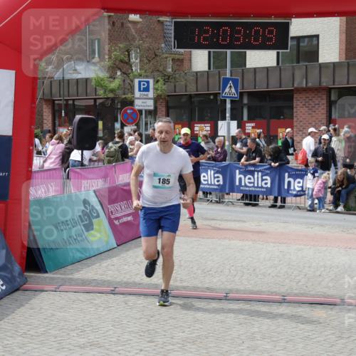 10.05.2026 - 8. Wedeler Halbmarathon Yannick Fuchs http://msf.ph/oto/9736494 10.05.2026 12:03:07 Ziel 95, 97, 185, 229, 531 meine-sportfotos.de