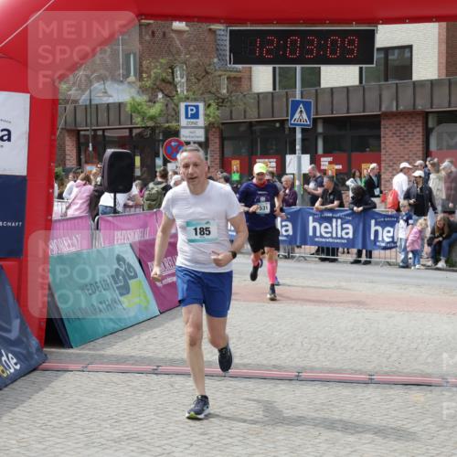 10.05.2026 - 8. Wedeler Halbmarathon Yannick Fuchs http://msf.ph/oto/9736496 10.05.2026 12:03:07 Ziel 95, 97, 185, 229, 531 meine-sportfotos.de