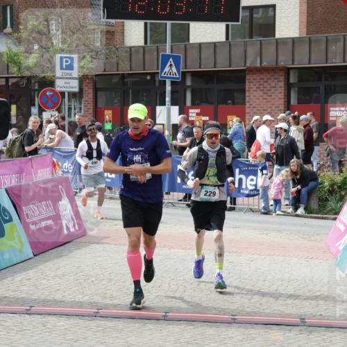 10.05.2026 - 8. Wedeler Halbmarathon Yannick Fuchs http://msf.ph/oto/9736501 10.05.2026 12:03:09 Ziel 95, 185, 229, 490, 531 meine-sportfotos.de