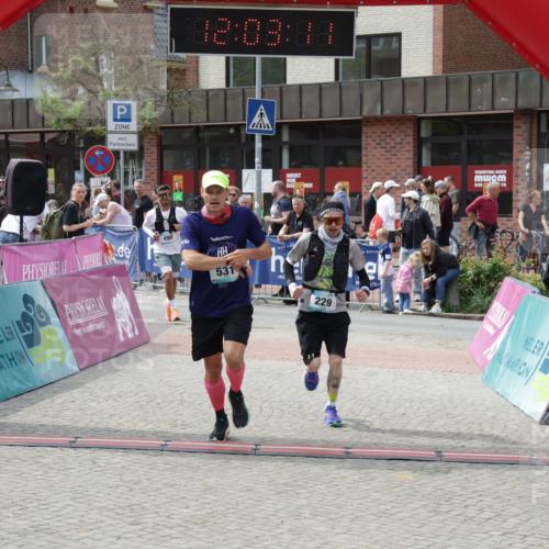 10.05.2026 - 8. Wedeler Halbmarathon Yannick Fuchs http://msf.ph/oto/9736502 10.05.2026 12:03:09 Ziel 95, 185, 229, 490, 531 meine-sportfotos.de