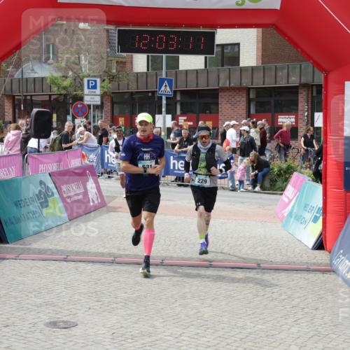 10.05.2026 - 8. Wedeler Halbmarathon Yannick Fuchs http://msf.ph/oto/9736503 10.05.2026 12:03:09 Ziel 95, 185, 229, 490, 531 meine-sportfotos.de