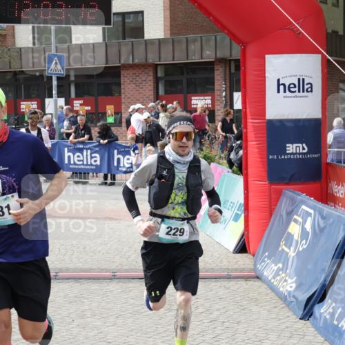 10.05.2026 - 8. Wedeler Halbmarathon Yannick Fuchs http://msf.ph/oto/9736505 10.05.2026 12:03:11 Ziel 185, 229, 490, 531 meine-sportfotos.de