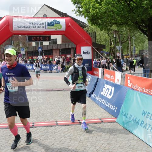 10.05.2026 - 8. Wedeler Halbmarathon Yannick Fuchs http://msf.ph/oto/9736508 10.05.2026 12:03:11 Ziel 185, 229, 490, 531 meine-sportfotos.de