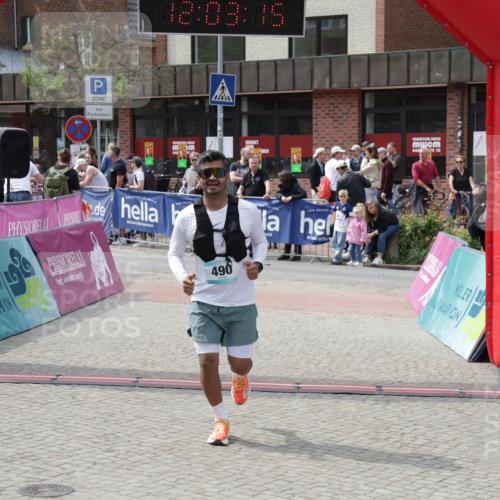 10.05.2026 - 8. Wedeler Halbmarathon Yannick Fuchs http://msf.ph/oto/9736510 10.05.2026 12:03:13 Ziel 185, 229, 490, 531 meine-sportfotos.de