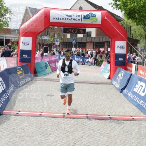10.05.2026 - 8. Wedeler Halbmarathon Yannick Fuchs http://msf.ph/oto/9736515 10.05.2026 12:03:14 Ziel 229, 490, 531 meine-sportfotos.de