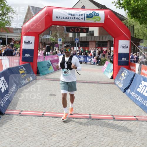 10.05.2026 - 8. Wedeler Halbmarathon Yannick Fuchs http://msf.ph/oto/9736516 10.05.2026 12:03:15 Ziel 229, 490, 531 meine-sportfotos.de