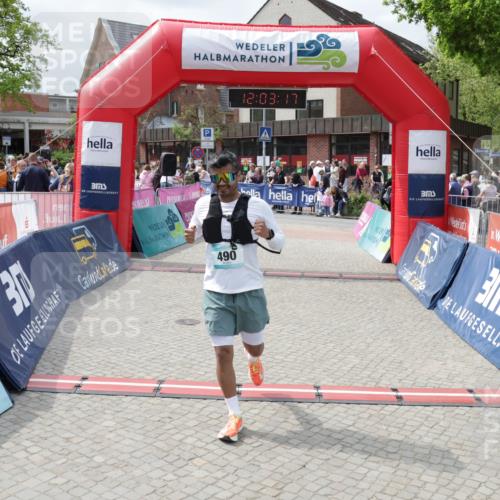 10.05.2026 - 8. Wedeler Halbmarathon Yannick Fuchs http://msf.ph/oto/9736517 10.05.2026 12:03:15 Ziel 229, 490, 531 meine-sportfotos.de
