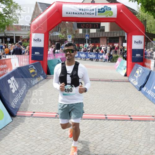 10.05.2026 - 8. Wedeler Halbmarathon Yannick Fuchs http://msf.ph/oto/9736518 10.05.2026 12:03:15 Ziel 229, 490, 531 meine-sportfotos.de