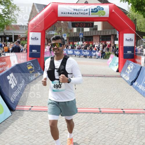 10.05.2026 - 8. Wedeler Halbmarathon Yannick Fuchs http://msf.ph/oto/9736519 10.05.2026 12:03:15 Ziel 229, 490, 531 meine-sportfotos.de