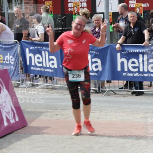 10.05.2026 - 8. Wedeler Halbmarathon Yannick Fuchs http://msf.ph/oto/9736520 10.05.2026 12:03:19 Ziel 236, 490 meine-sportfotos.de