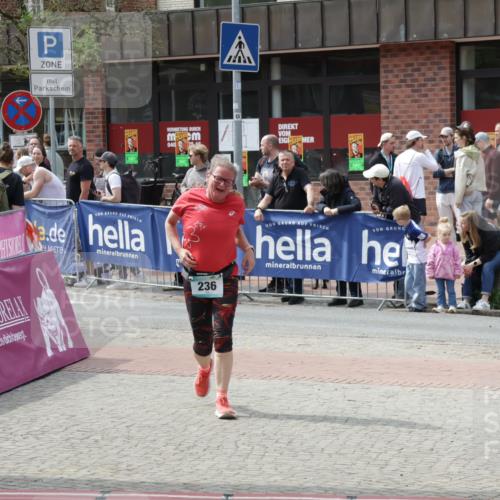 10.05.2026 - 8. Wedeler Halbmarathon Yannick Fuchs http://msf.ph/oto/9736526 10.05.2026 12:03:20 Ziel 236 meine-sportfotos.de