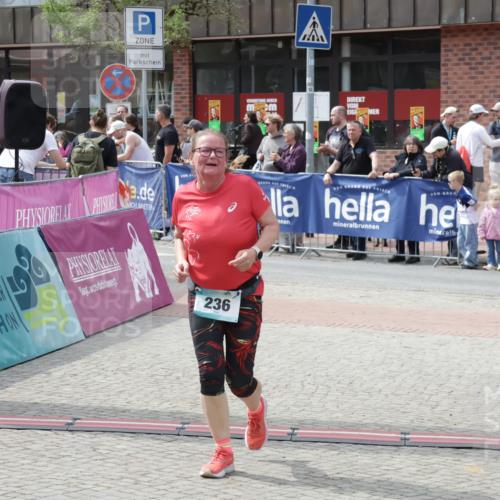 10.05.2026 - 8. Wedeler Halbmarathon Yannick Fuchs http://msf.ph/oto/9736529 10.05.2026 12:03:22 Ziel 236 meine-sportfotos.de