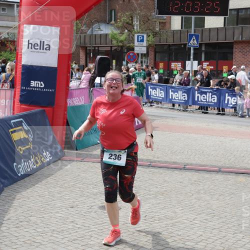 10.05.2026 - 8. Wedeler Halbmarathon Yannick Fuchs http://msf.ph/oto/9736533 10.05.2026 12:03:24 Ziel 236, 419 meine-sportfotos.de