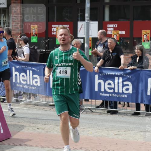 10.05.2026 - 8. Wedeler Halbmarathon Yannick Fuchs http://msf.ph/oto/9736536 10.05.2026 12:03:26 Ziel 236, 419, 636 meine-sportfotos.de