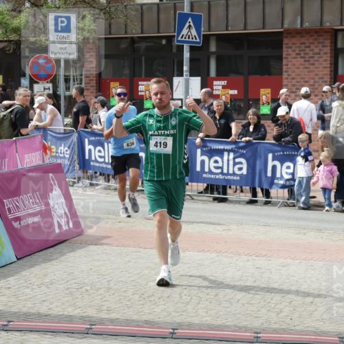 10.05.2026 - 8. Wedeler Halbmarathon Yannick Fuchs http://msf.ph/oto/9736540 10.05.2026 12:03:27 Ziel 236, 419, 636 meine-sportfotos.de