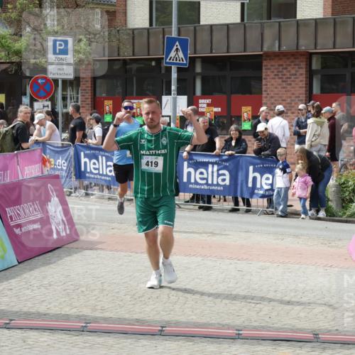 10.05.2026 - 8. Wedeler Halbmarathon Yannick Fuchs http://msf.ph/oto/9736541 10.05.2026 12:03:27 Ziel 236, 419, 636 meine-sportfotos.de